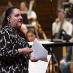 Cora Joris, médiatrice, présente Superphoniques